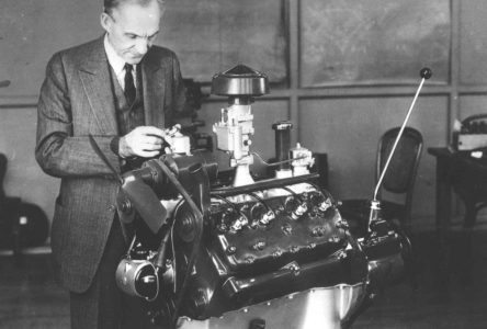 18 septembre 1955 – Ford construit son 2 millionième moteur V8