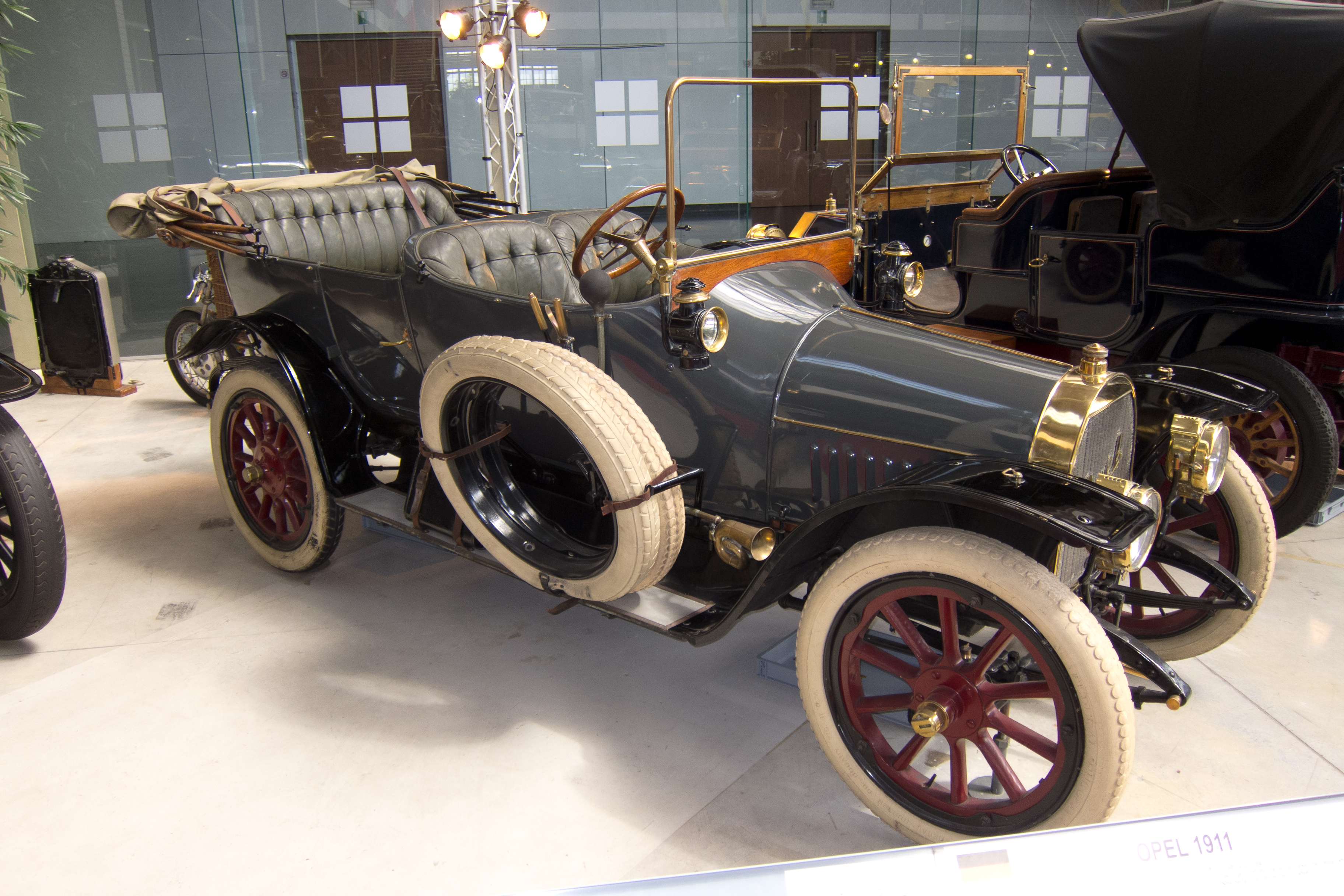 Les Automobiles H De Castris Rive Sud