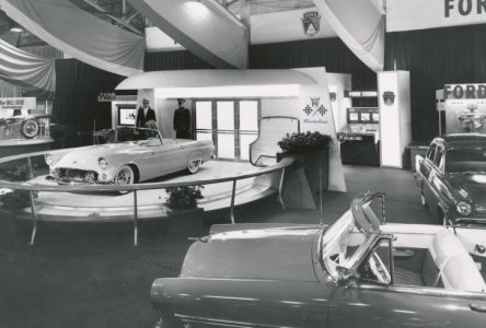 19 février 1954 – Ford présente le prototype de la Thunderbird