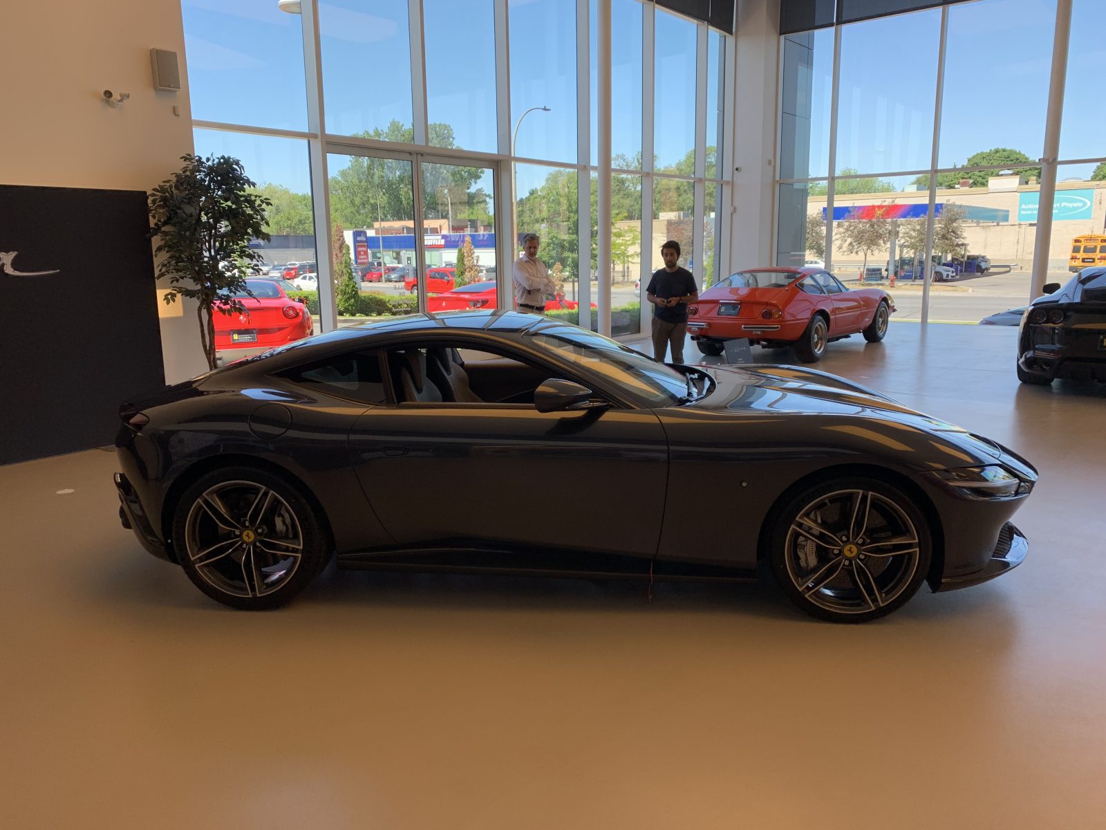 Une Ferrari Roma en visite à Montréal