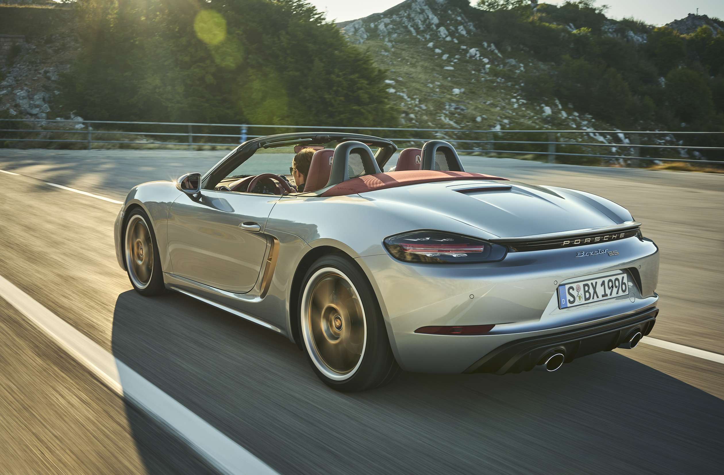 Une Porsche Boxster 25e Anniversaire L Annuel De L Automobile