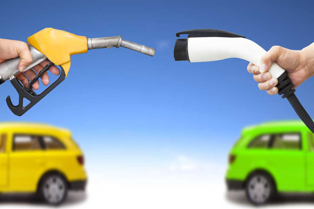 Les voitures à carburant fossile produisent « des centaines de fois » plus de déchets que les voitures électriques