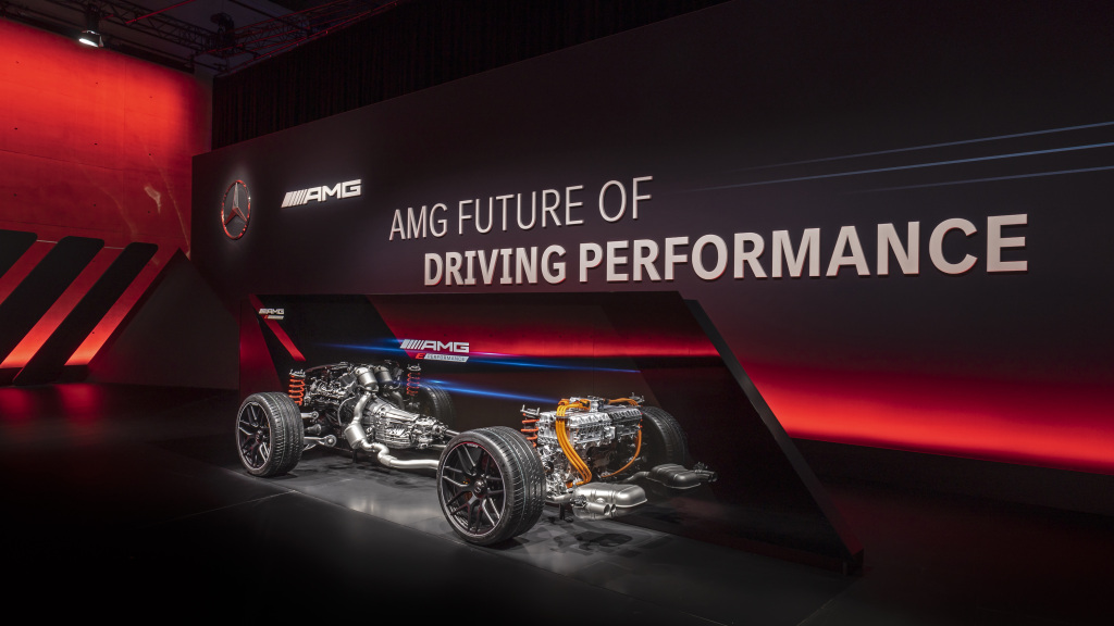 La performance AMG passe en mode hybride et électrique