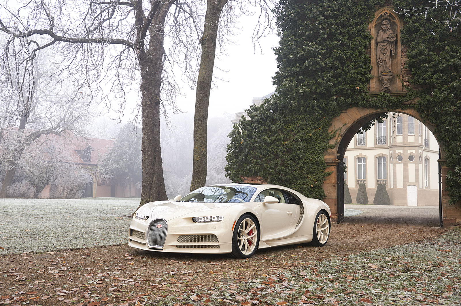 une-bugatti-chiron-habill-e-par-herm-s-l-annuel-de-l-automobile