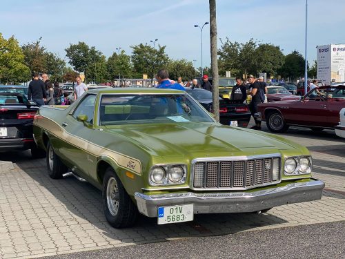 Visite d’un rassemblement de voitures anciennes américaines… à Prague