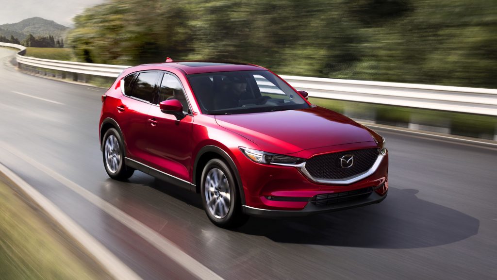 Un Mazda CX-5 avec un six cylindres en ligne
