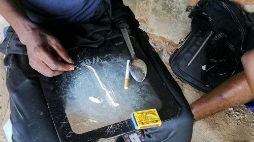 Une drogue fabriquée à partir de pots catalytiques alarme la capitale du Congo.
