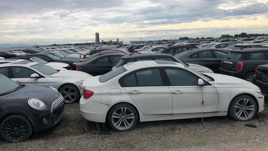 3 000 BMW et MINI neuves stationnées depuis six ans à Vancouver