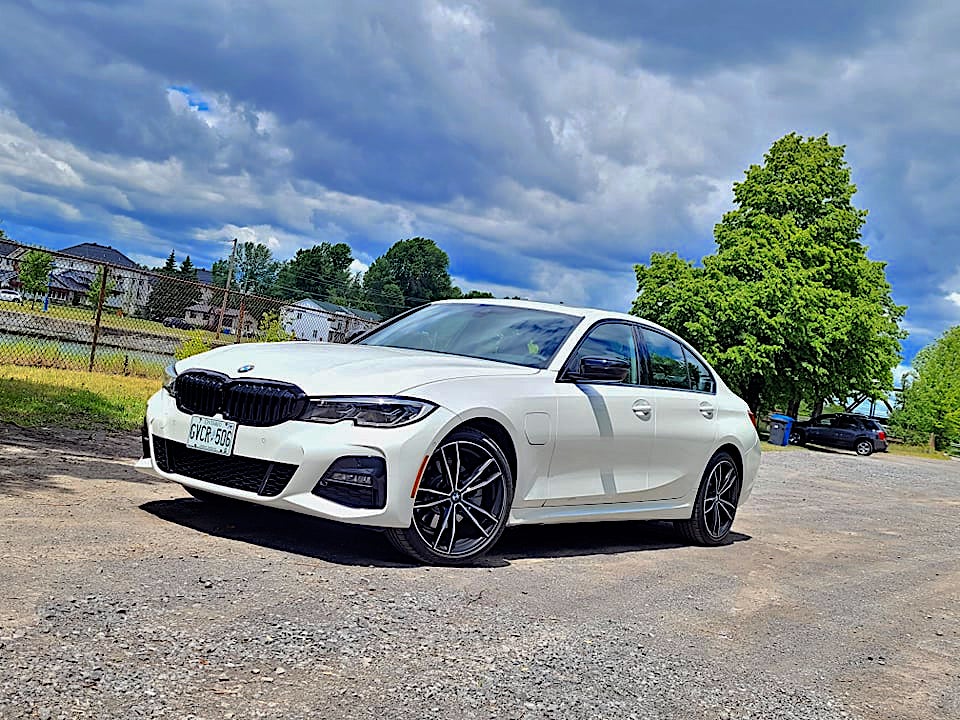 BMW 330e et X5 45e : autonomie acceptable ou non ?