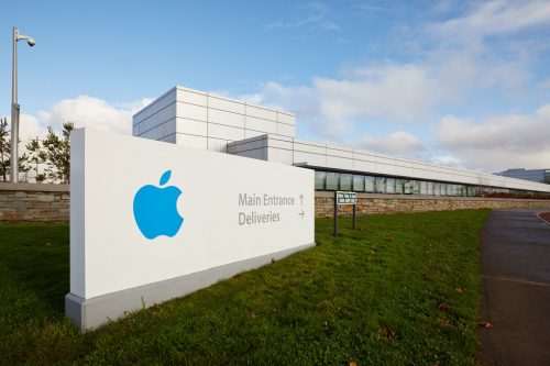 Apple engage le directeur du logiciel Autopilot de Tesla pour ses efforts en matière de voitures.