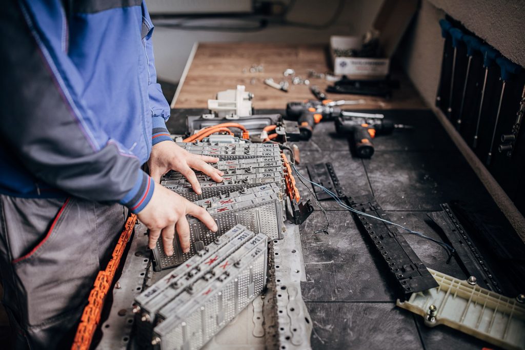 Sumitomo développe une manière économique de recycler les batteries de véhicules électriques