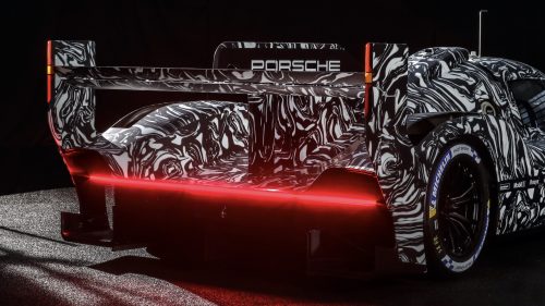 Une Porsche de course avec un châssis canadien