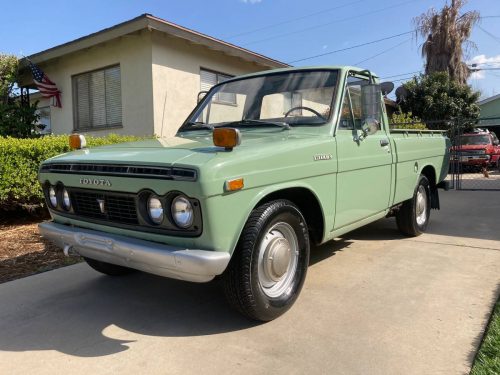 Toyota Hilux 1971 : à vendre, mais pas donné
