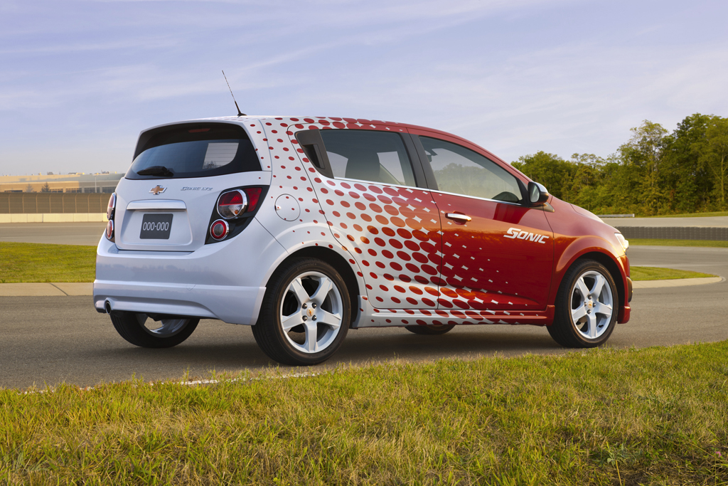 Chevrolet Sonic 2013: S'il y a une voiture qui doit réussir - Guide Auto
