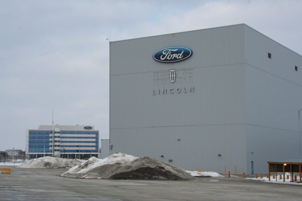 Ford va suspendre ou réduire la production dans huit de ses usines en raison d’une pénurie de puces électroniques