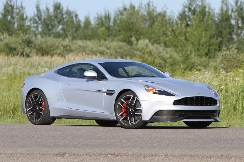 Aston Martin Vanquish 2017 L'annuel de l'automobile