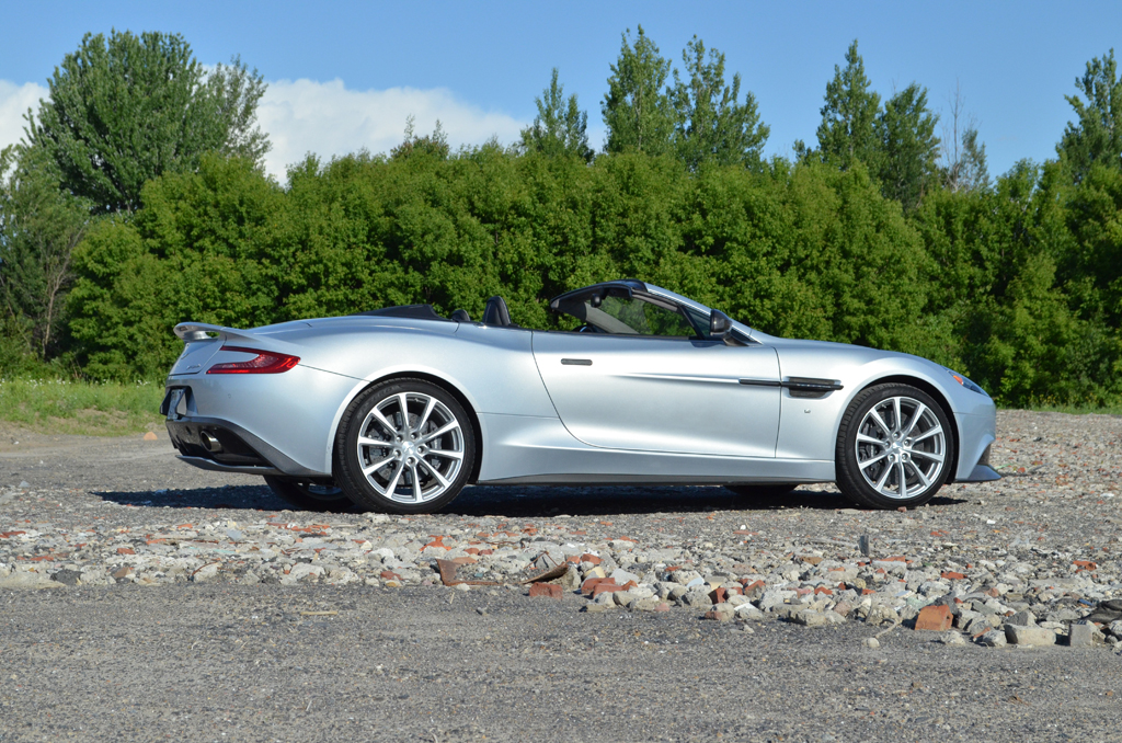 Aston Martin Vanquish 2017 L'annuel de l'automobile