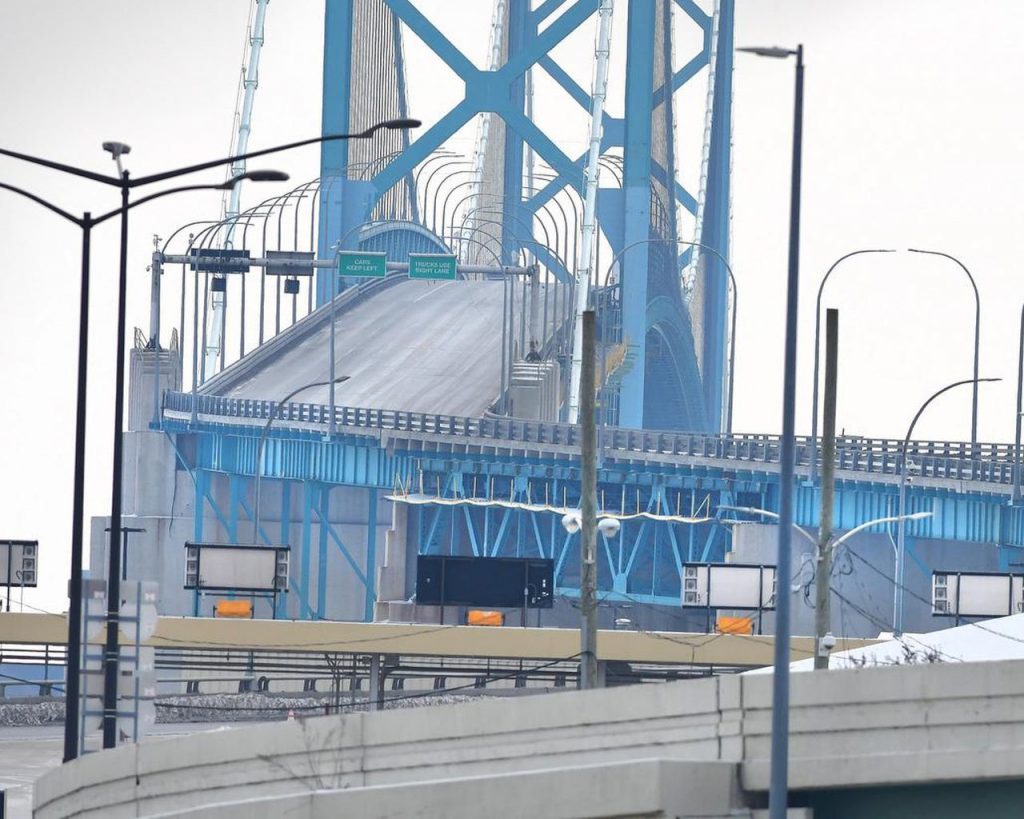 Stellantis a confirmé que son usine d’assemblage de Windsor « a dû réduire sa production en raison du blocus du pont Ambassador