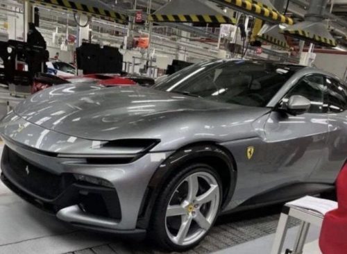 Des images en fuite du Ferrari Purosangue