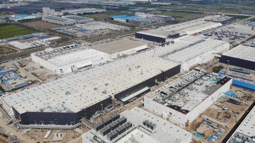 Tesla veut grimper la production à 1 million de véhicules par année à son usine de Shanghai