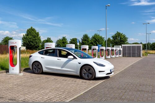Tesla a pratiquement doublé le coût de la recharge sur ses Superchargers