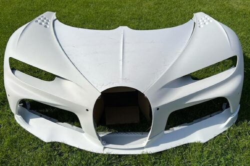 Des panneaux de carrosserie de la Bugatti Chiron sont en vente pour 400 000 $.