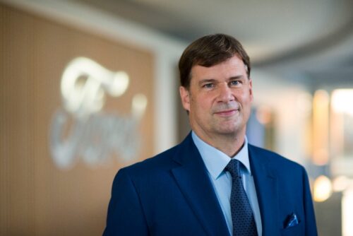 Le PDG de Ford veut vendre ses véhicules en ligne et à prix fixe
