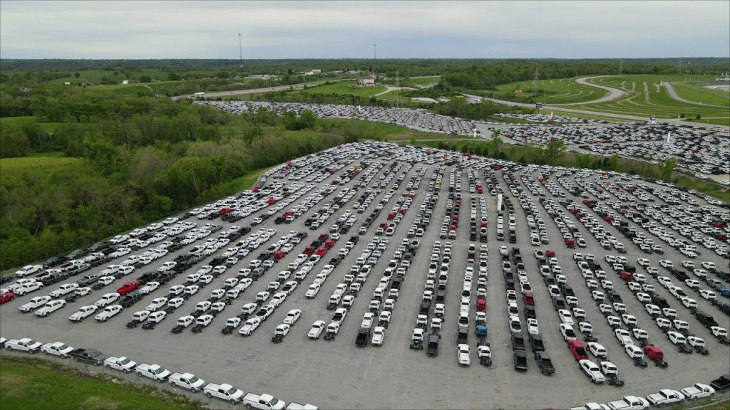 Ford a maintenant 45 000 véhicules inachevés