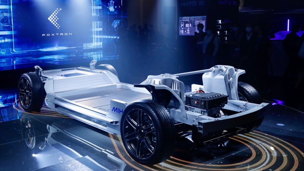 Le fabricant des téléphones Apple veut aussi construire des Tesla