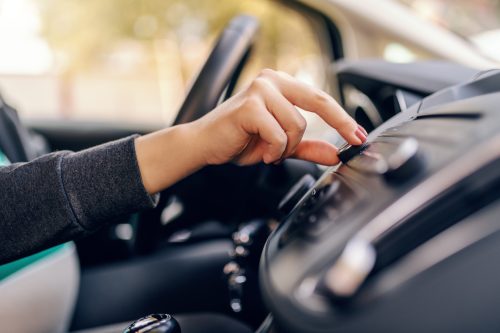 Est-ce que les voitures électriques vont mettre fin à la bande AM ?