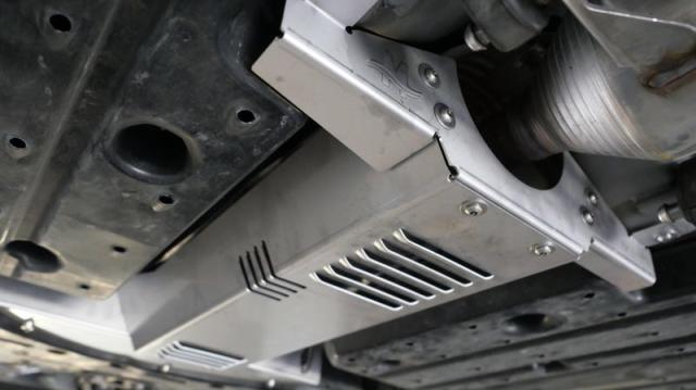 Une armure métallique pour protéger le convertisseur catalytique de la nouvelle Toyota Prius