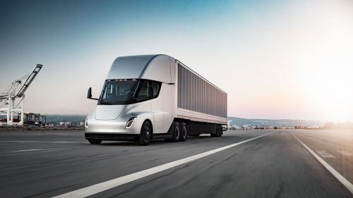 Tesla Semi : 800 kilomètres avec 81 000 livres à bord