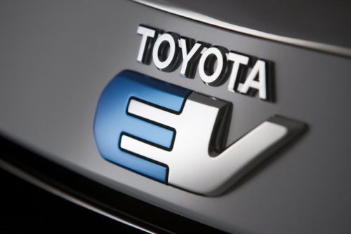 Toyota revient à la charge contre les autos électriques