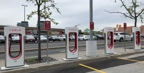 Le réseau de recharge de Tesla ouvert aux autres voitures électriques au Canada