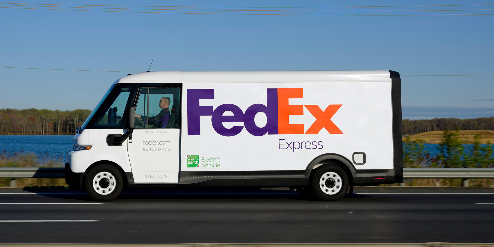 FedEx reçoit la première livraison de camion BrightDrop au Canada