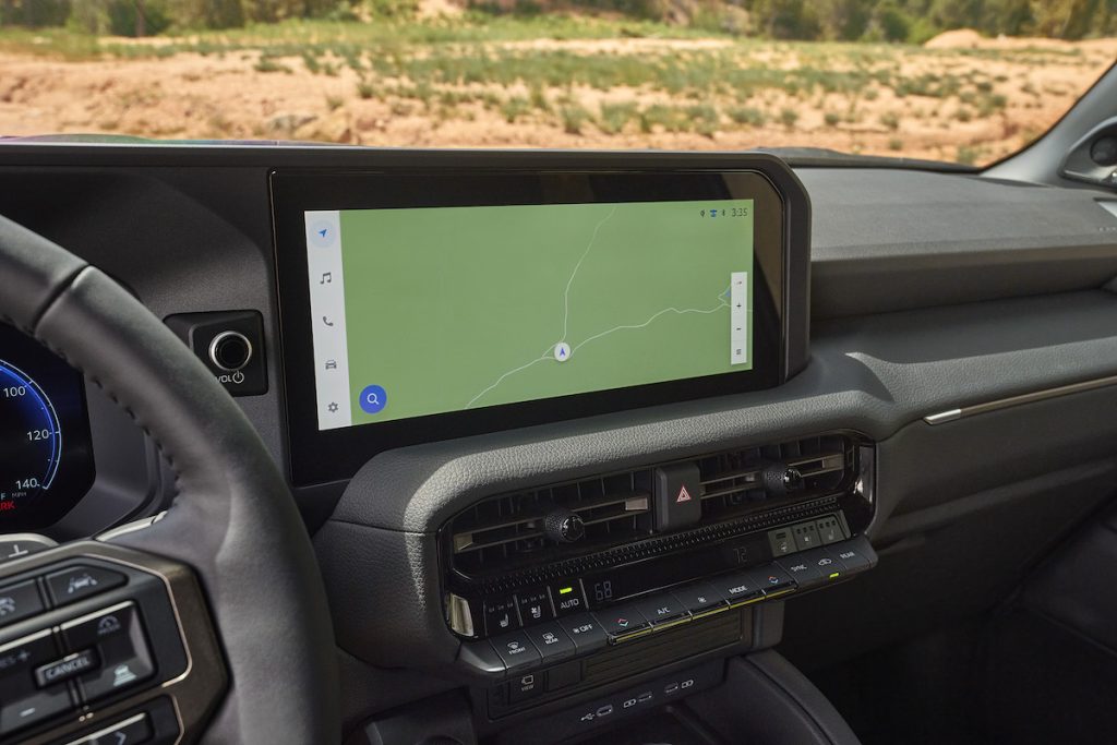 Le nouvel Android Auto inspiré de CarPlay sort du garage
