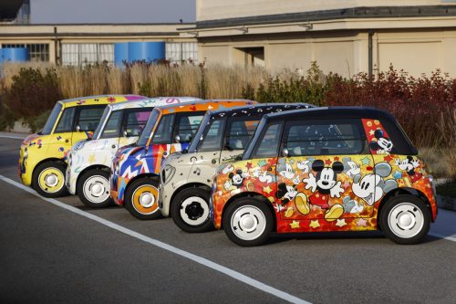 Fiat présente cinq Topolino habillées en Mickey Mouse