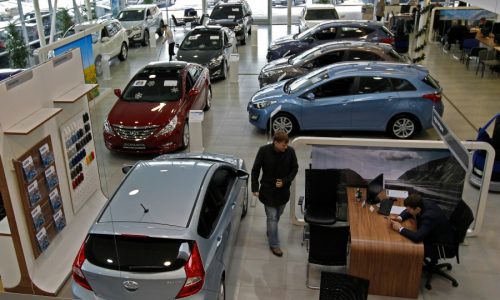 Le président russe Vladimir Poutine place le plus grand groupe automobile du pays, Rolf, sous gestion étatique.