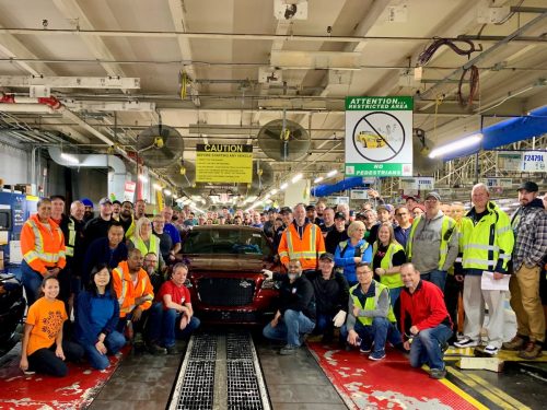 La fin d’une époque : La dernière Chrysler 300C quitte l’usine d’assemblage de Brampton