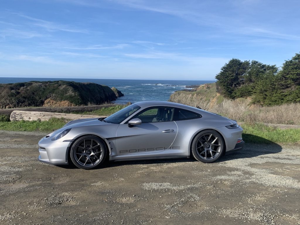 Porsche 911 S/T : Un Testament à l’Art de Conduire