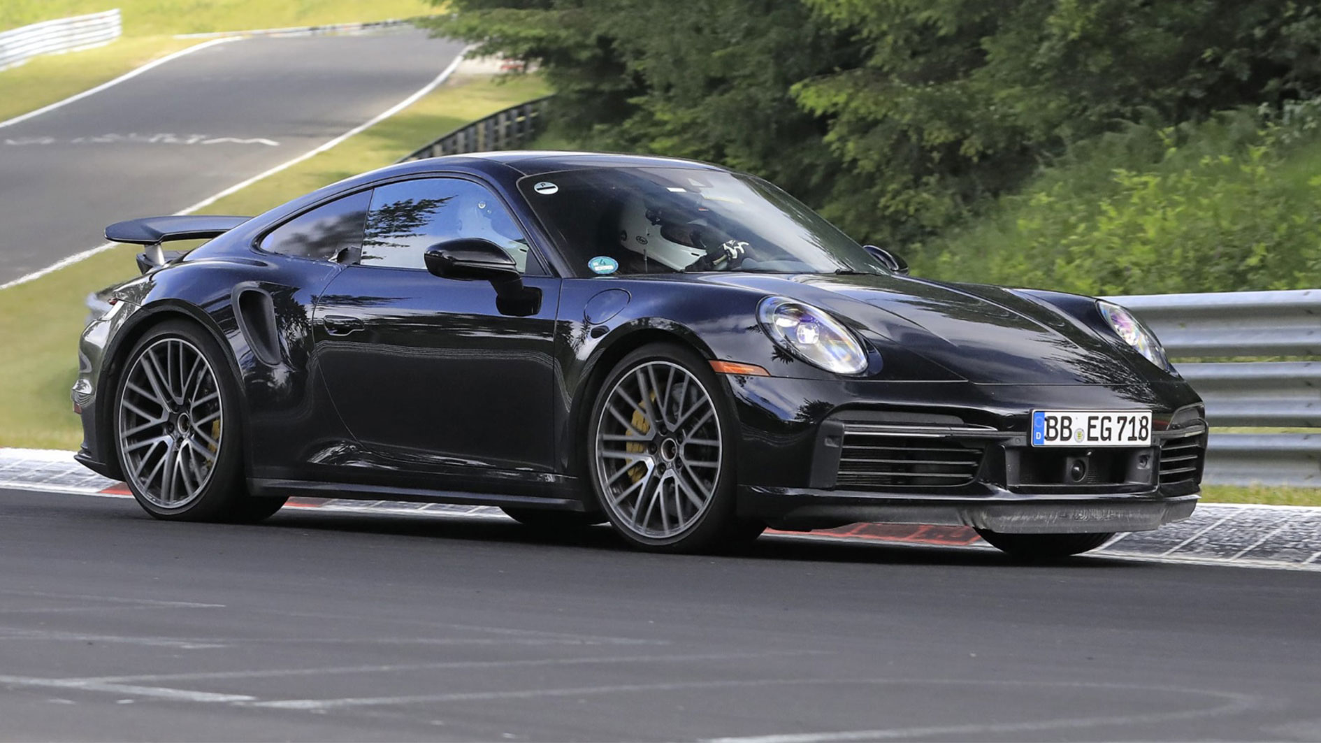 Porsche Confirme la Première Motorisation Hybride pour la 911 en 2024