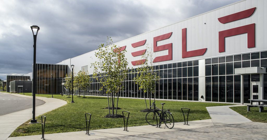 Le NHTSA enquête sur 2 millions de modèles Tesla