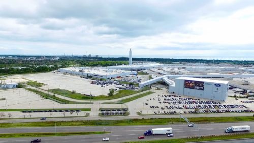 Les projets d’usines électriques de Ford et GM au Michigan en péril