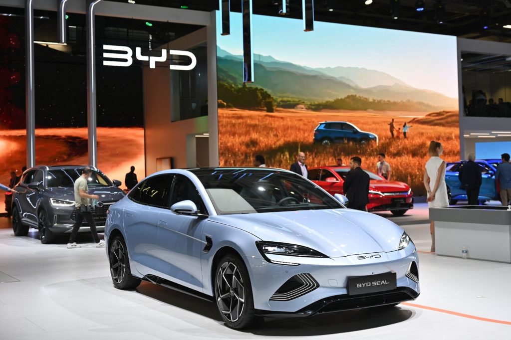 Les Canadiens favorables à davantage de véhicules électriques chinois