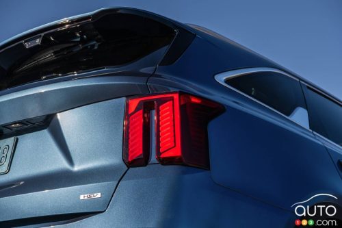 Kia rappelle plus de 74 000 Sorento en raison d’un problème avec les phares et les feux.
