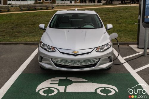 Un dernier 635 millions de Joe Biden pour les bornes de recharge