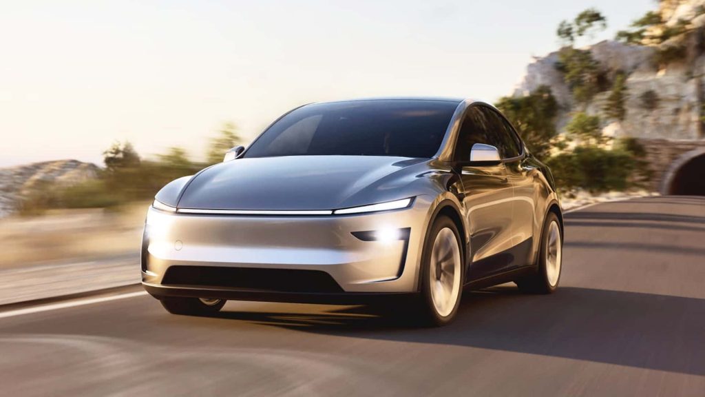 Tesla offre 2 000 milles de recharge gratuite pour les échanges de voitures à essence