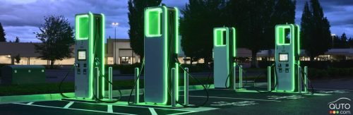 Un programme de financement des bornes de recharge suspendu aux É.-U.