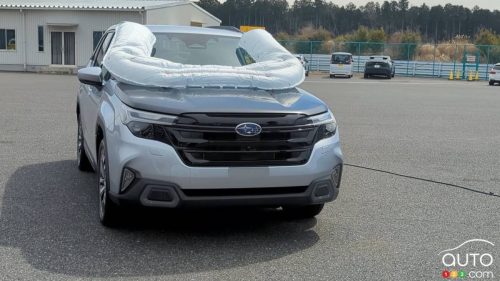 Le Subaru Forester 2025 proposé au Japon protège les cyclistes avec un coussin gonflable extérieur