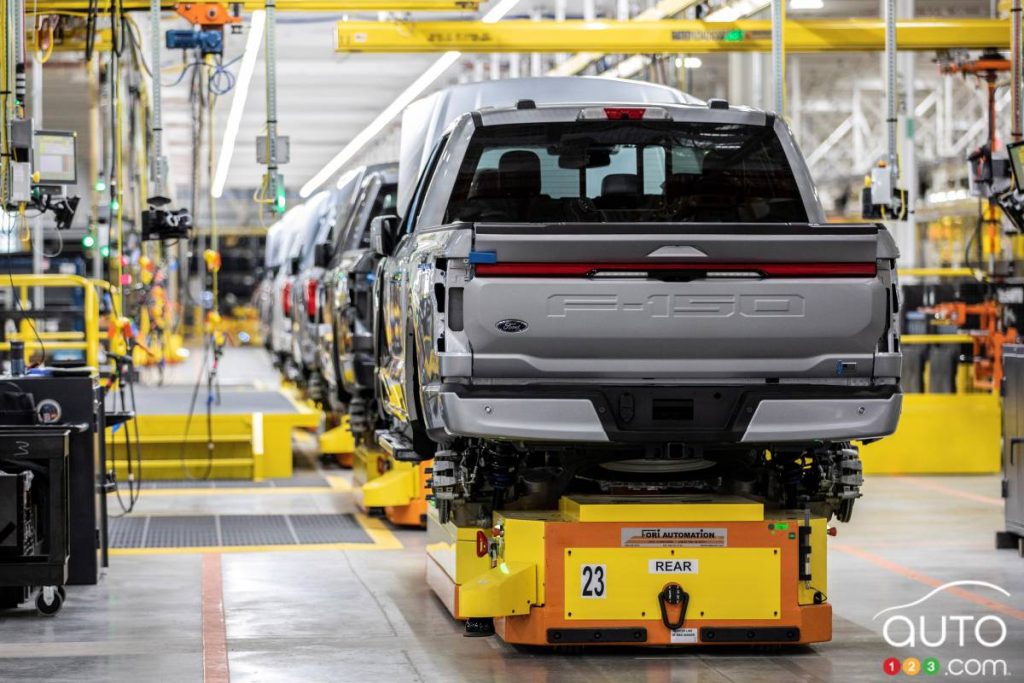 Vols de pièces dans trois usines Ford de Détroit